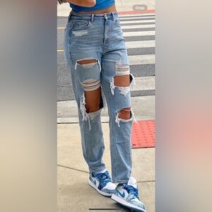 American Eagle High Waister ripped Jeans